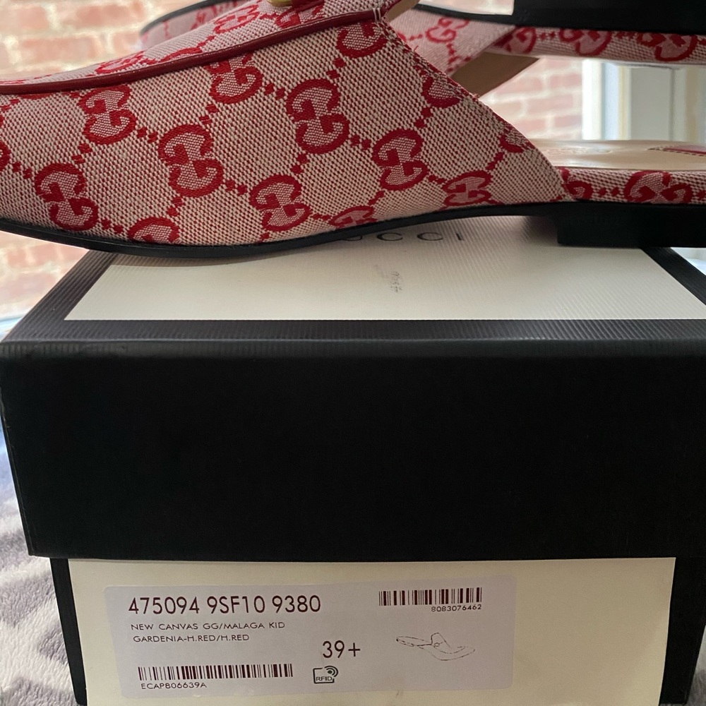 Gucci slides never worn, too small.